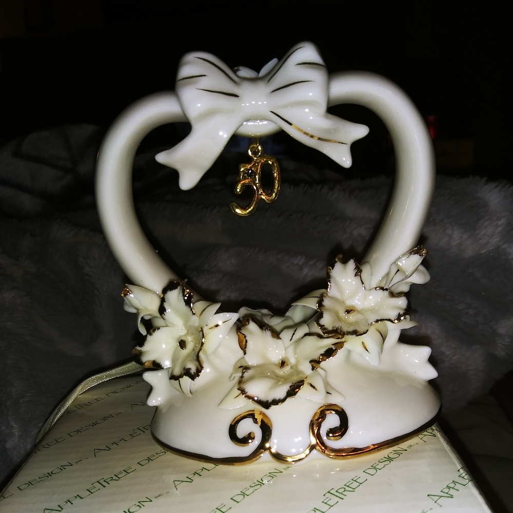 Cake topper
